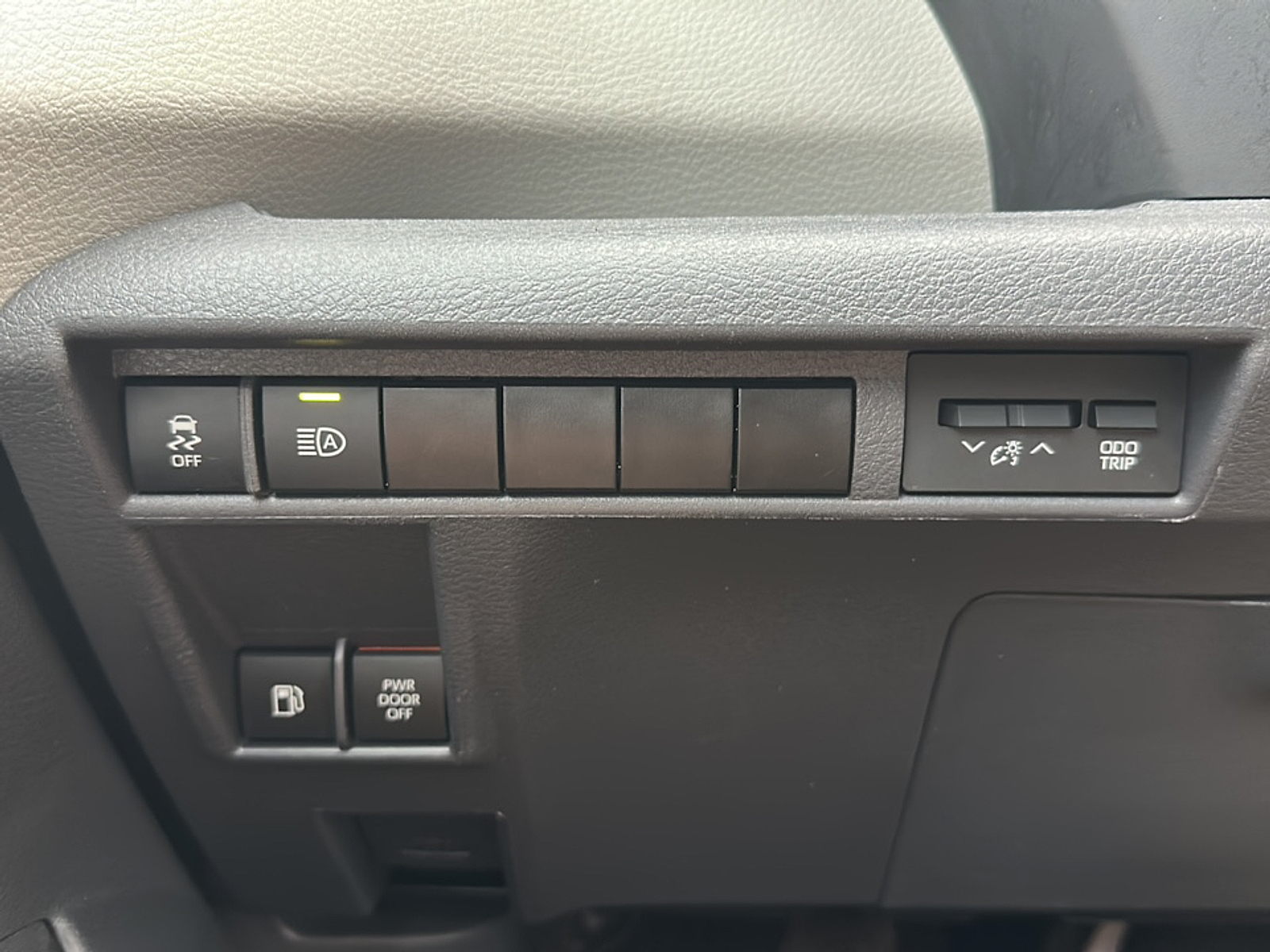 2024 Toyota Sienna XLE photo 25