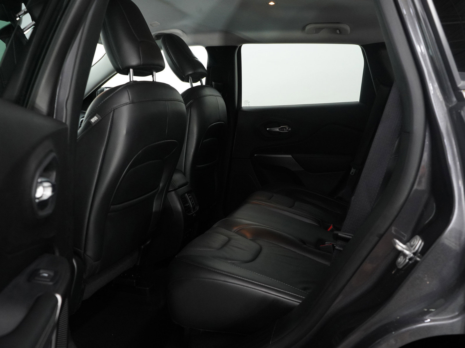 2020 Jeep Cherokee Limited photo 13