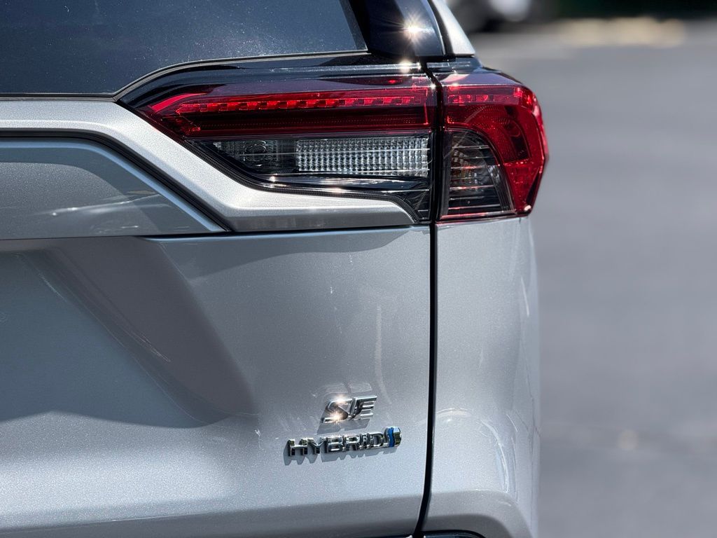 2024 Toyota RAV4 Hybrid SE photo 10