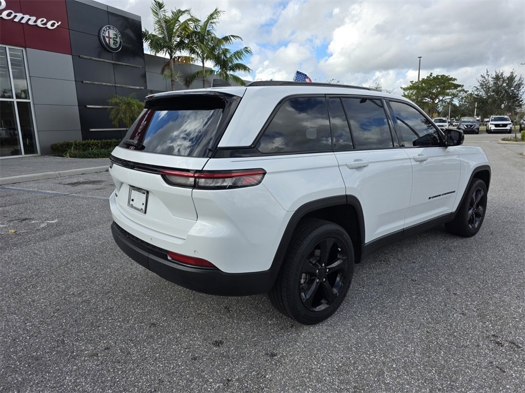 2022 Jeep Grand Cherokee Altitude photo 3