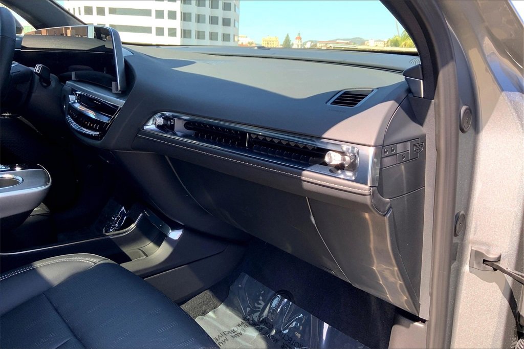 2025 Cadillac Lyriq Luxury photo 29