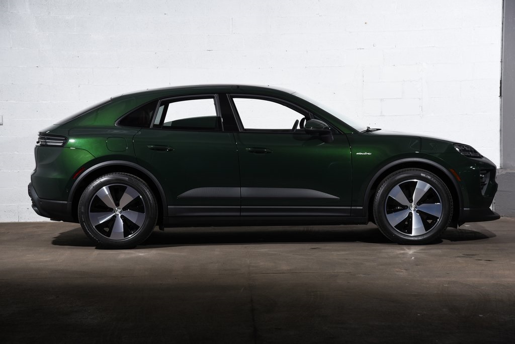 2025 Porsche Macan Electric photo 8