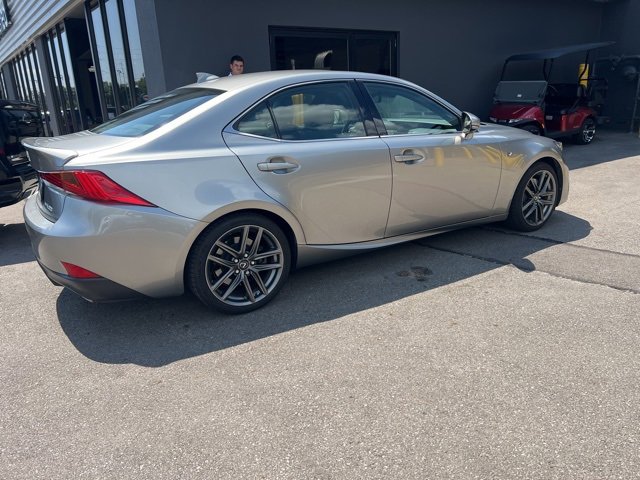 2018 Lexus IS 300 photo 4