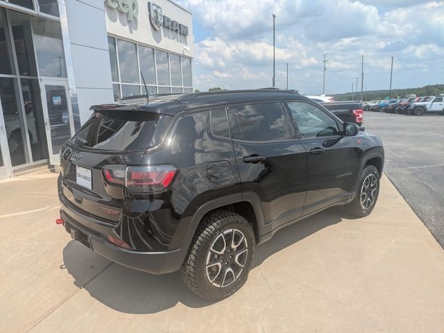 2024 Jeep Compass Trailhawk photo 3