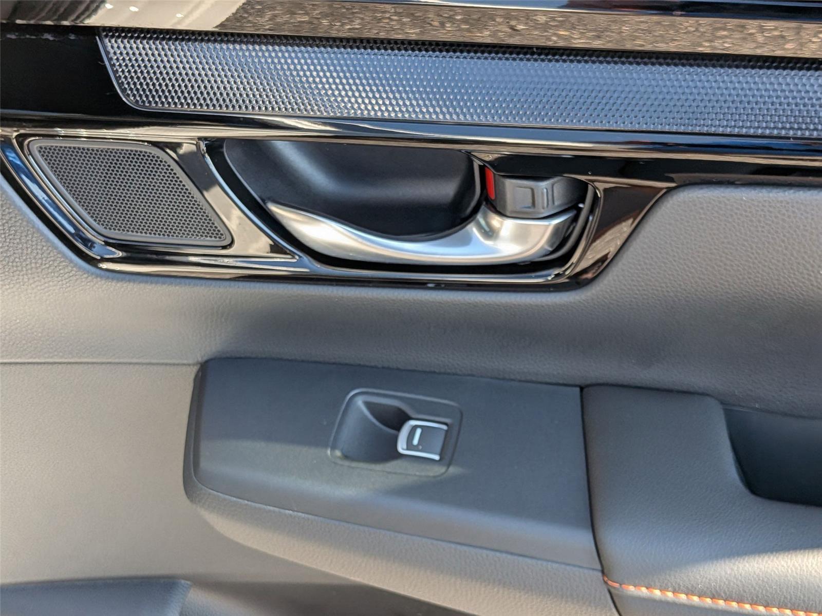 2025 Honda CR-V Hybrid Sport Touring photo 32