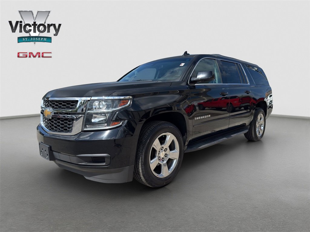 2017 Chevrolet Suburban LS photo 3