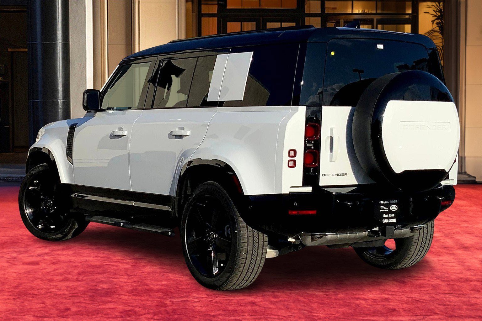 2025 Land Rover Defender 110 X-Dynamic SE photo 3