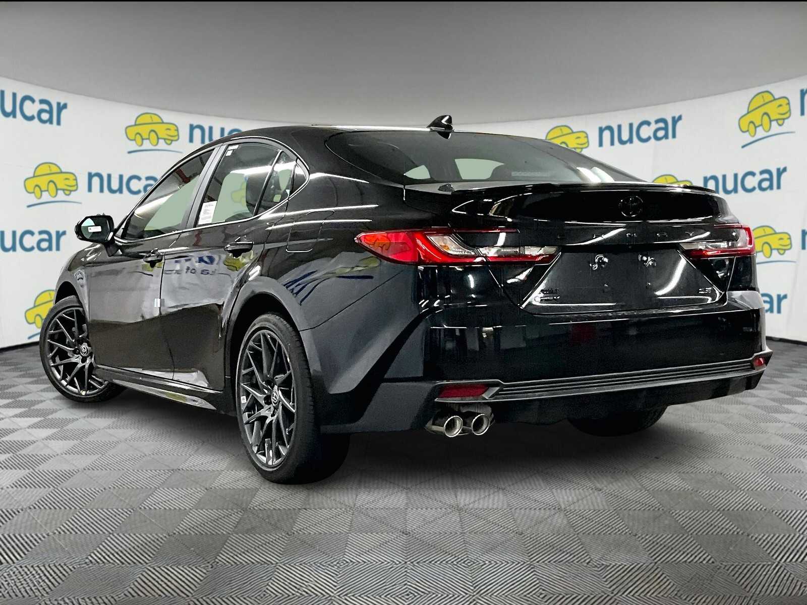 2025 Toyota Camry SE photo 4