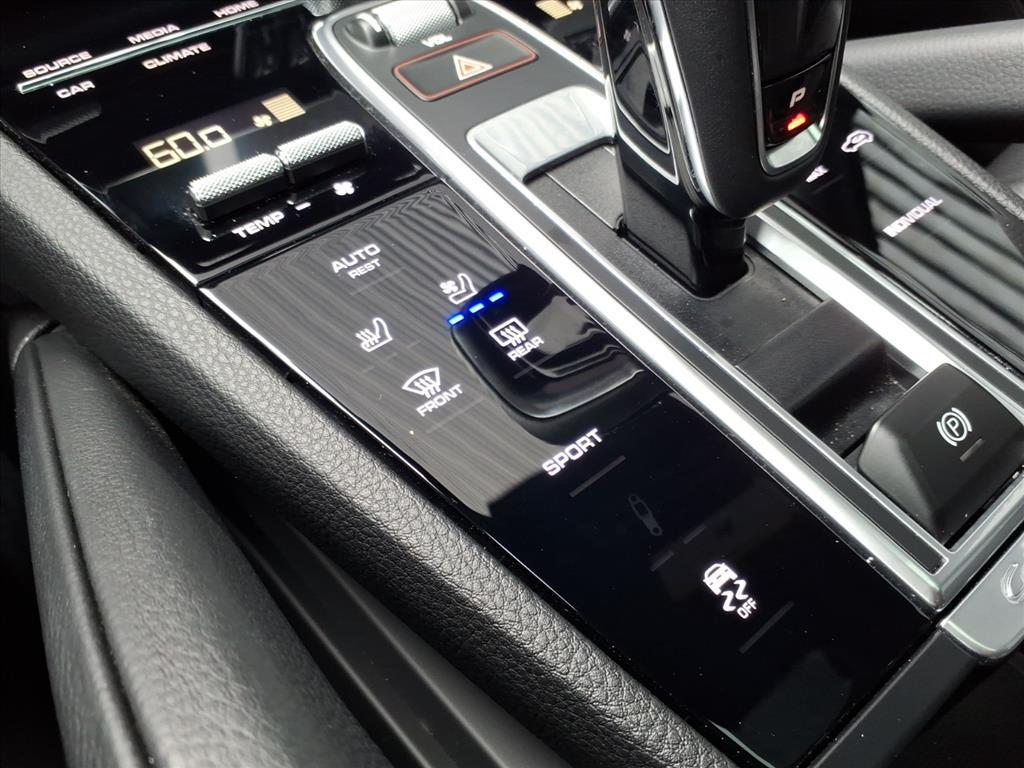 2023 Porsche Cayenne Platinum Edition photo 13