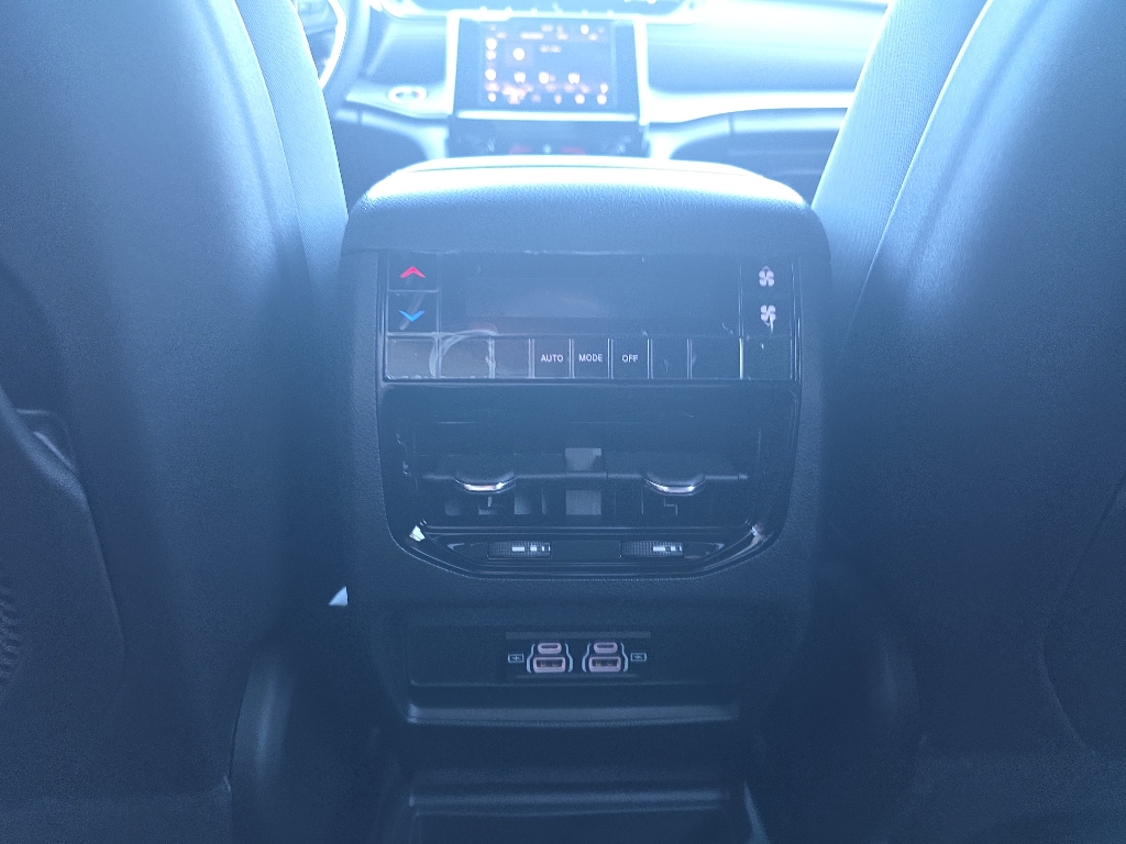 2025 Jeep Grand Cherokee Laredo photo 23