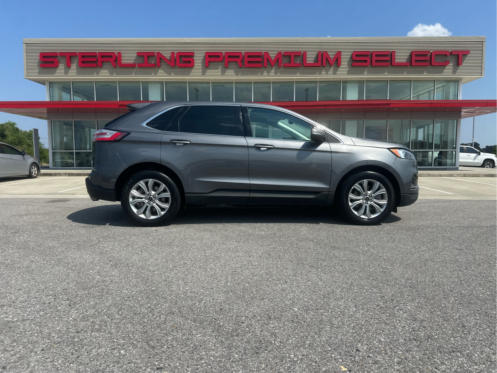 2024 Ford Edge Titanium's photo