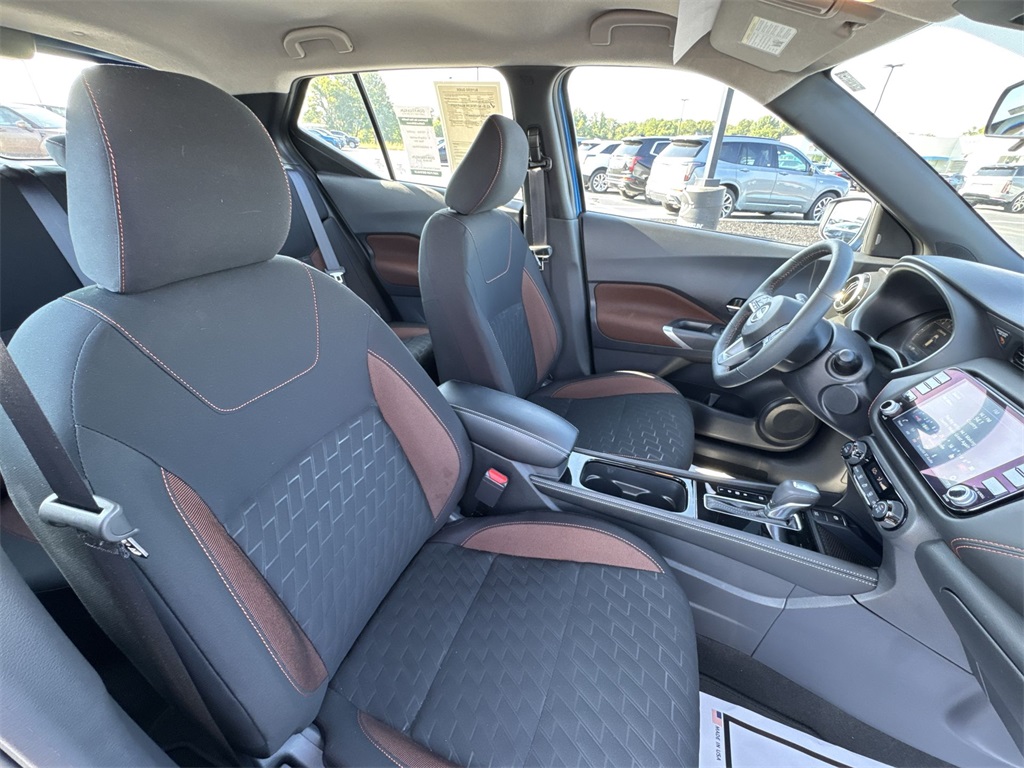 2024 Nissan Kicks SR photo 23