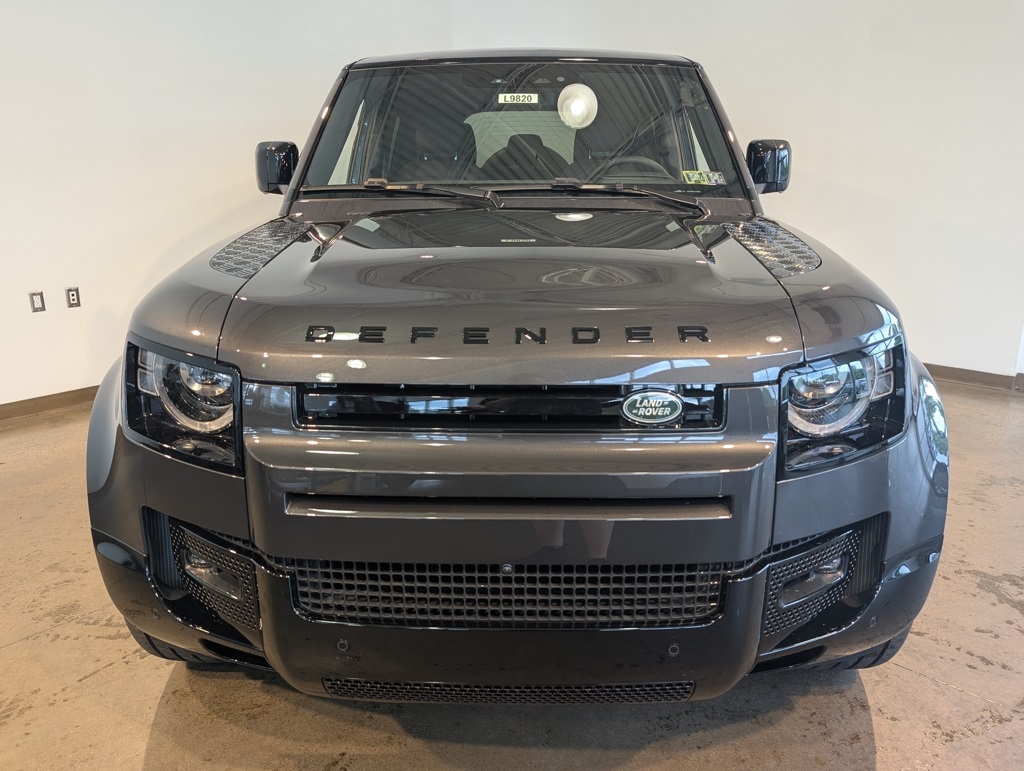 2025 Land Rover Defender 110 X-Dynamic SE photo 2