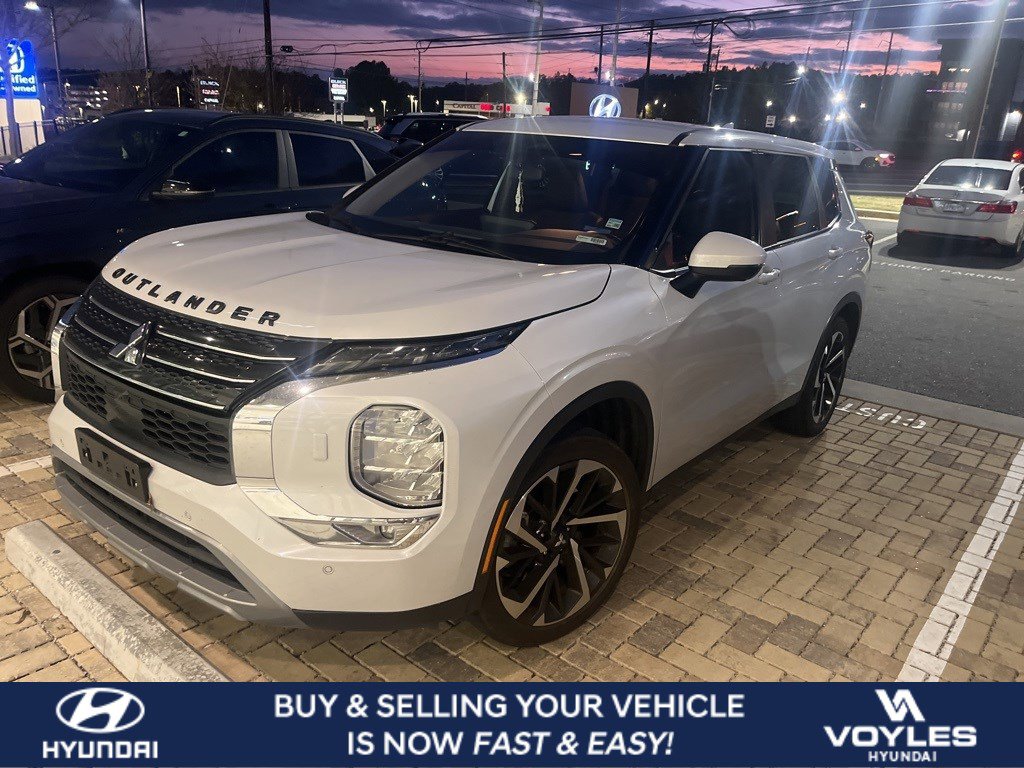 2023 Mitsubishi Outlander SE's photo