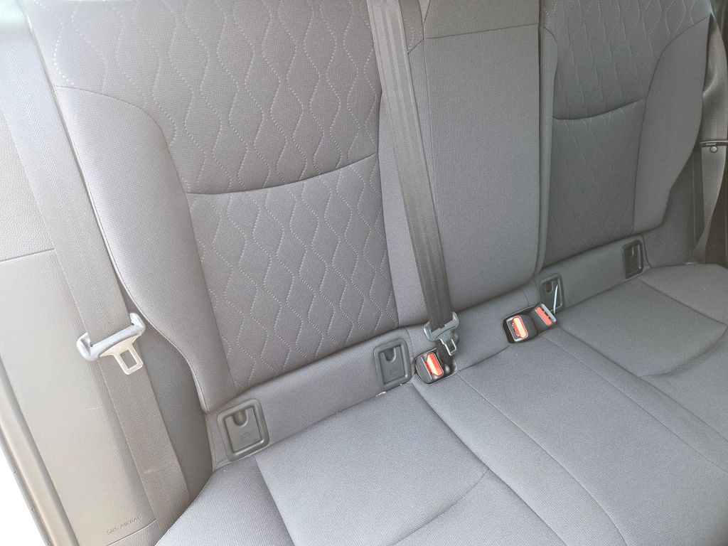 2022 Toyota Corolla Cross LE photo 16