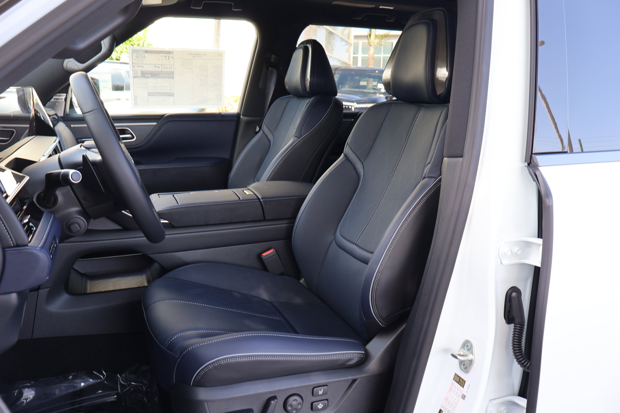 2026 Infiniti QX80 Sensory photo 11