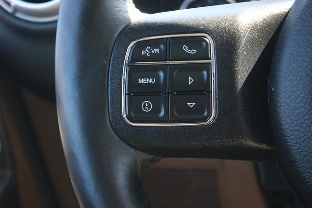 2015 Jeep Wrangler Unlimited Sahara photo 9