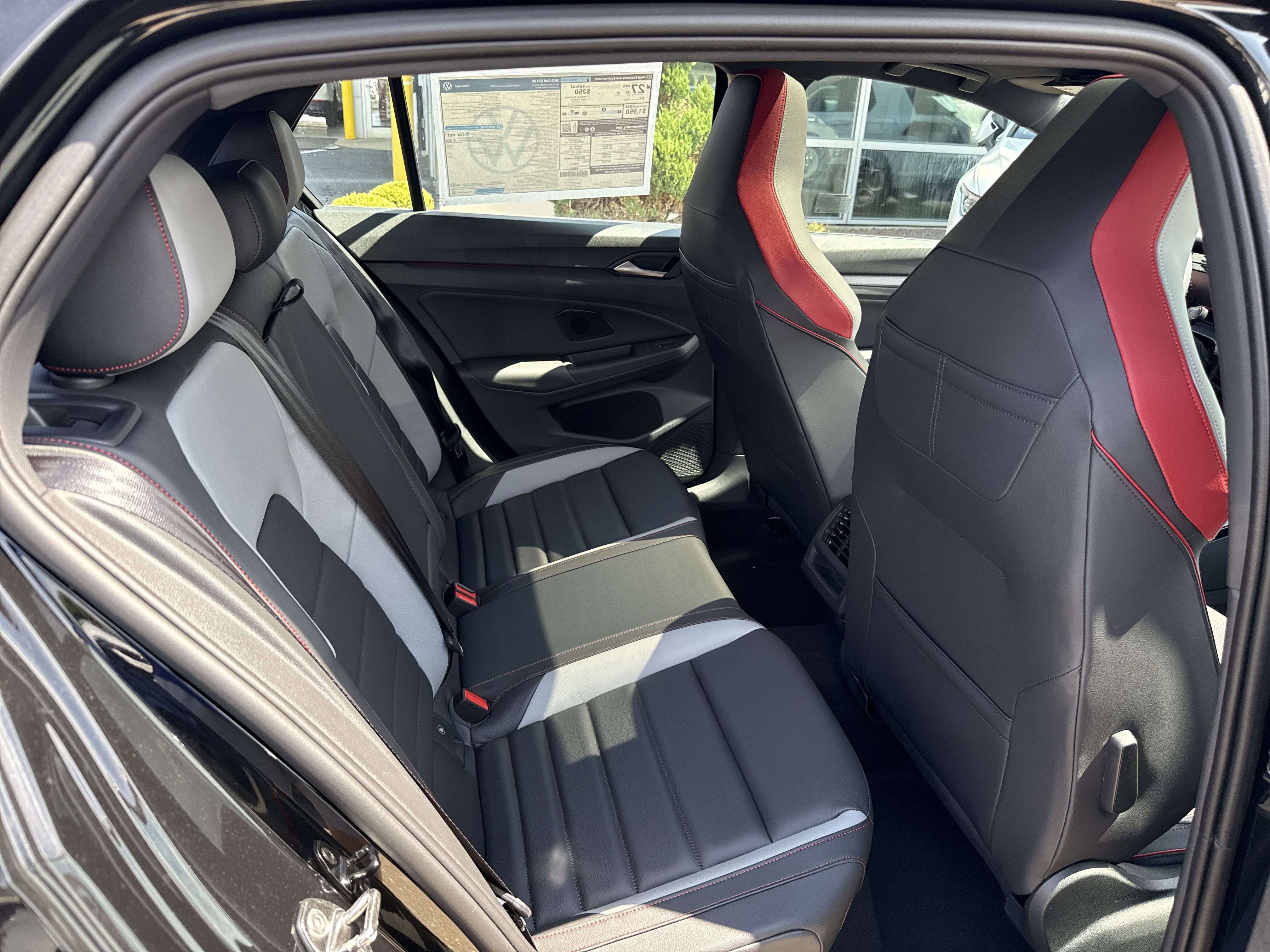 2025 Volkswagen Golf GTI SE photo 2