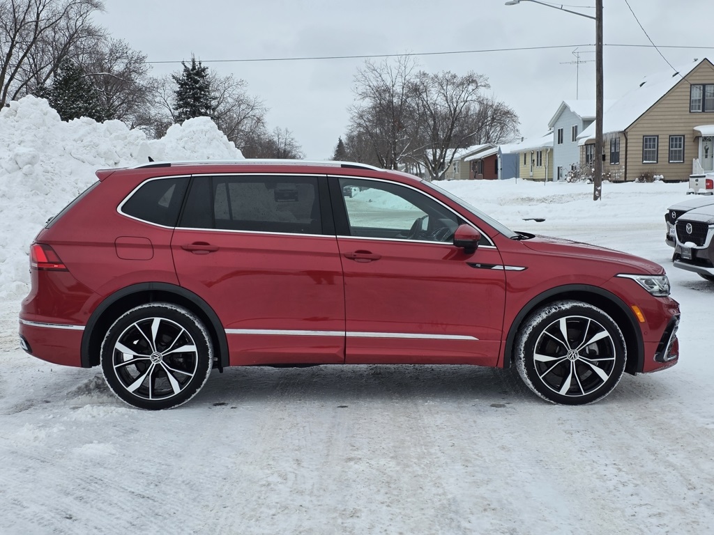 2024 Volkswagen Tiguan SEL R-LINE's photo