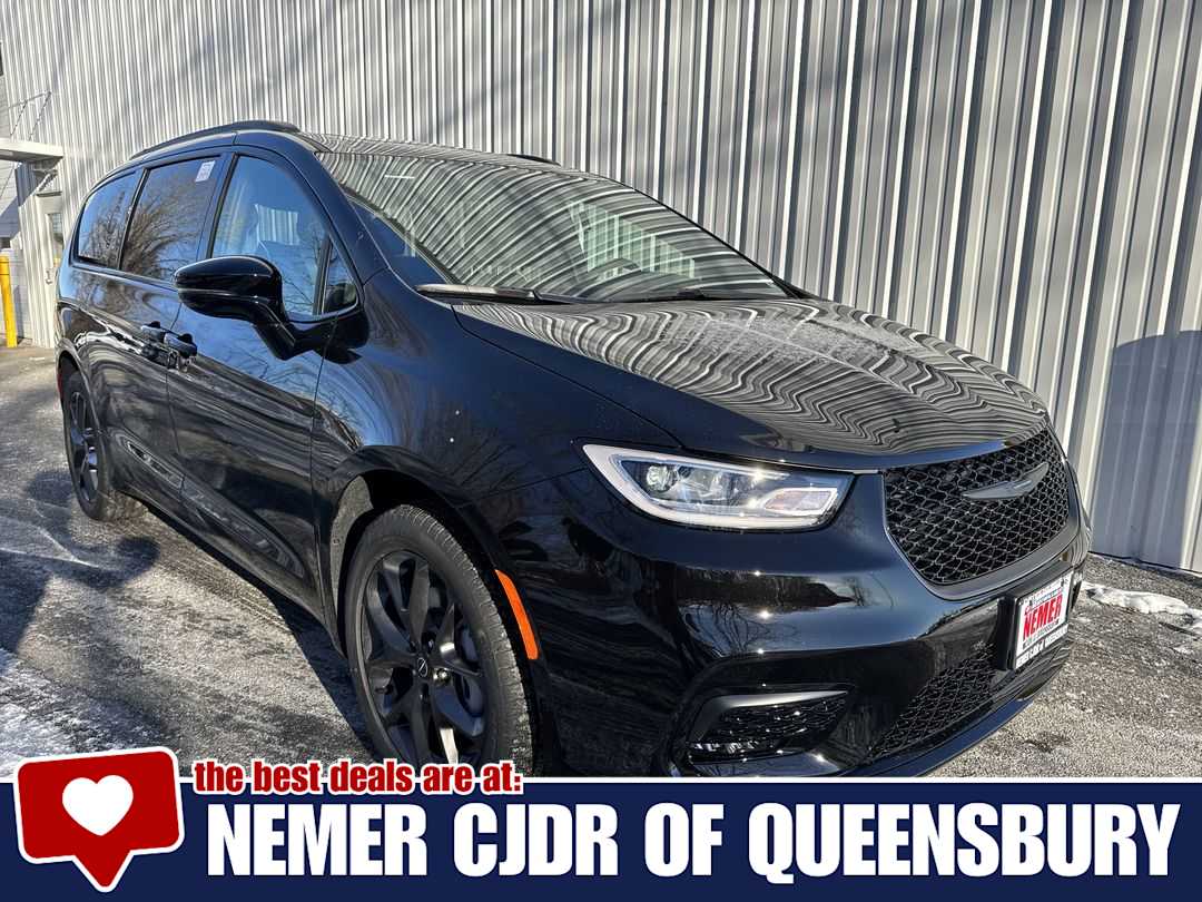 2026 Chrysler Pacifica Limited's photo