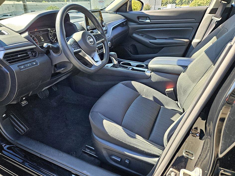 2024 Nissan Altima 2.5 SV photo 7