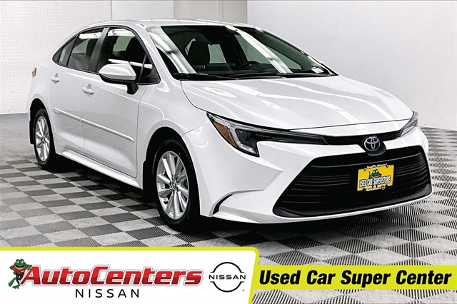2023 Toyota Corolla LE's photo
