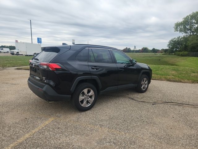 2024 Toyota RAV4 XLE photo 3