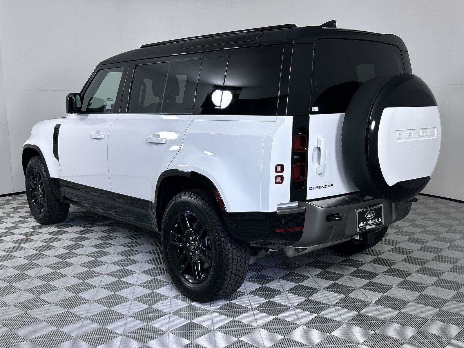 2025 Land Rover Defender 110 X-Dynamic SE photo 3