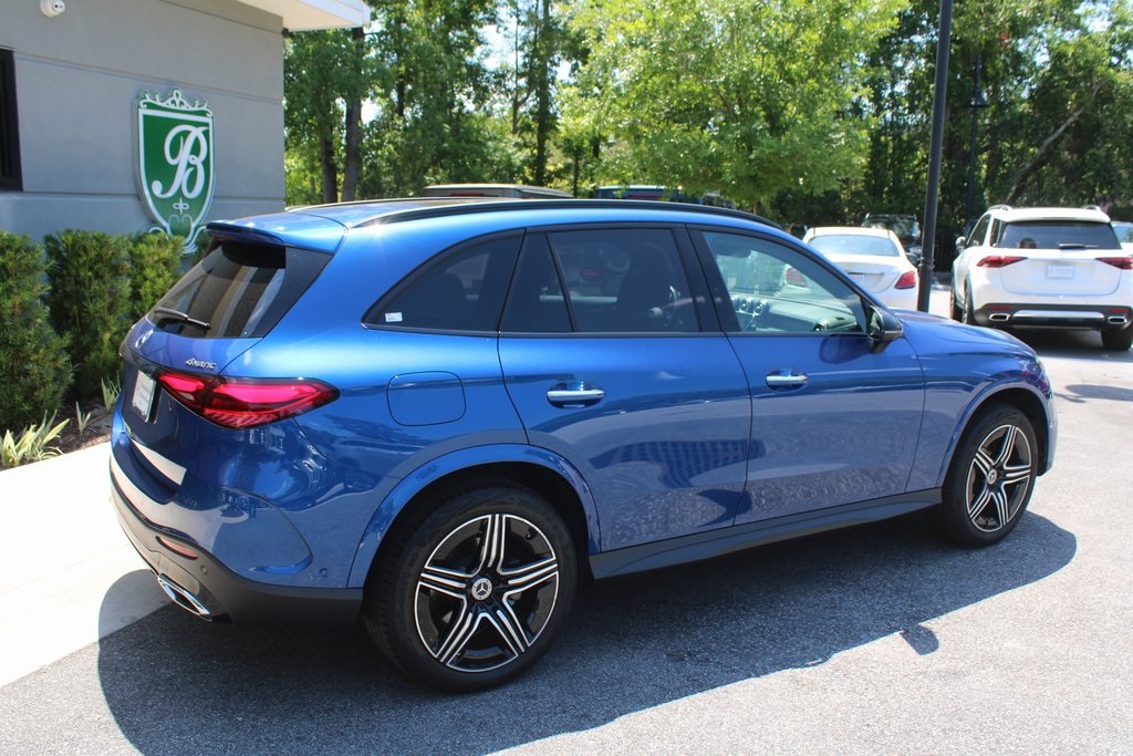 2025 Mercedes Benz GLC 300 4MATIC photo 3