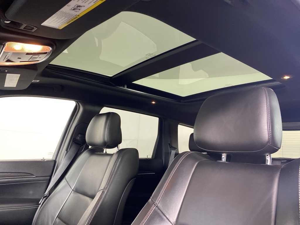 2017 Jeep Grand Cherokee Limited photo 2