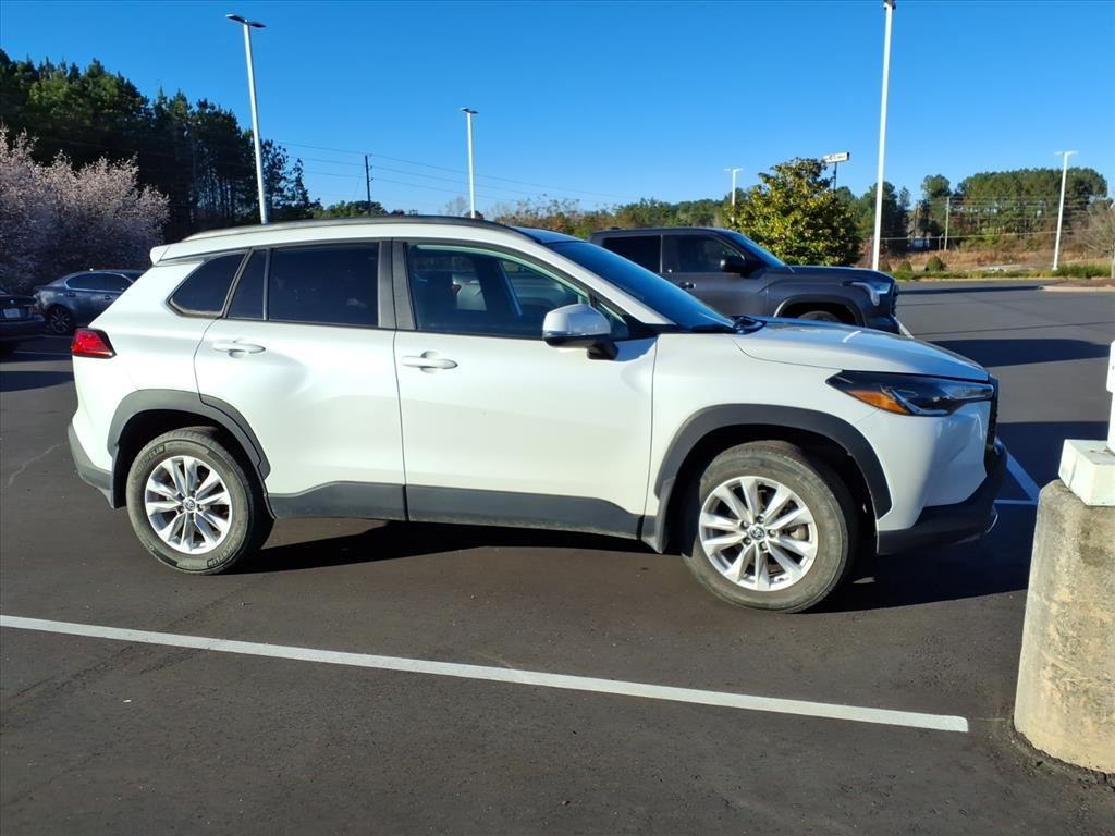 2022 Toyota Corolla Cross LE's photo