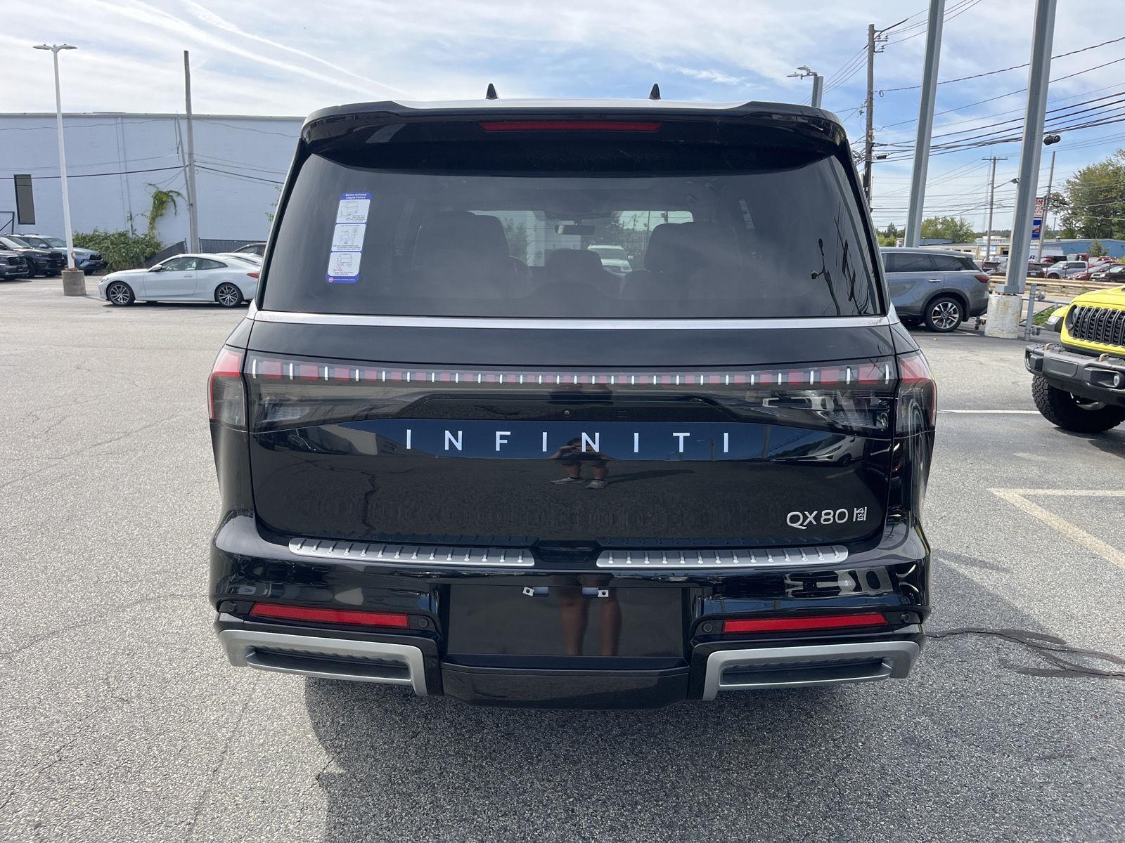 2025 Infiniti QX80 Luxe photo 3