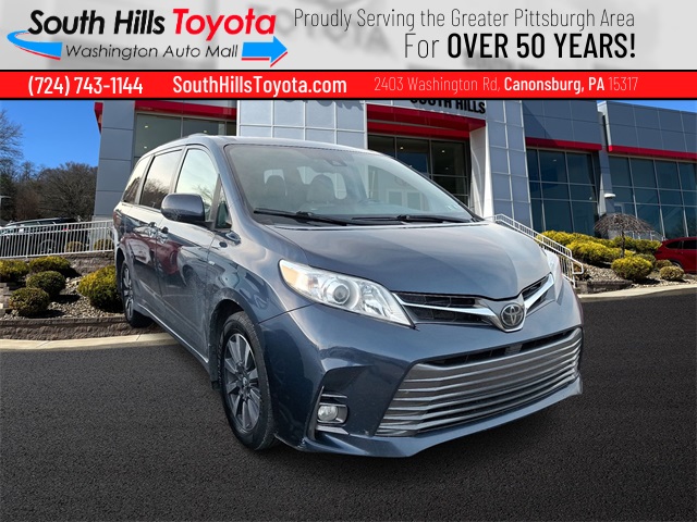 2020 Toyota Sienna XLE's photo