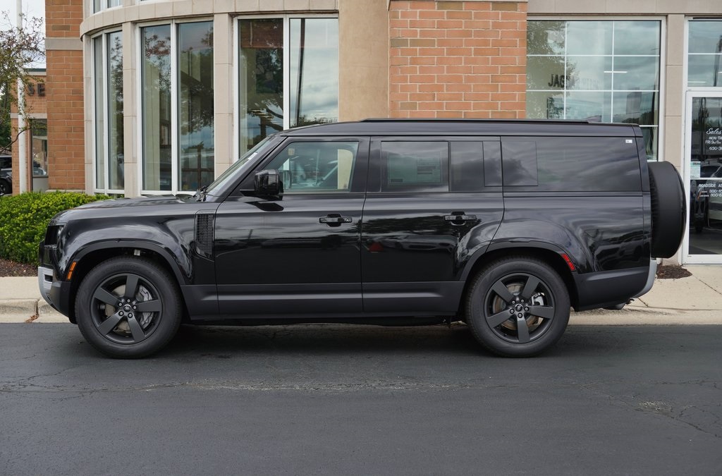 2025 Land Rover Defender 130 S photo 2
