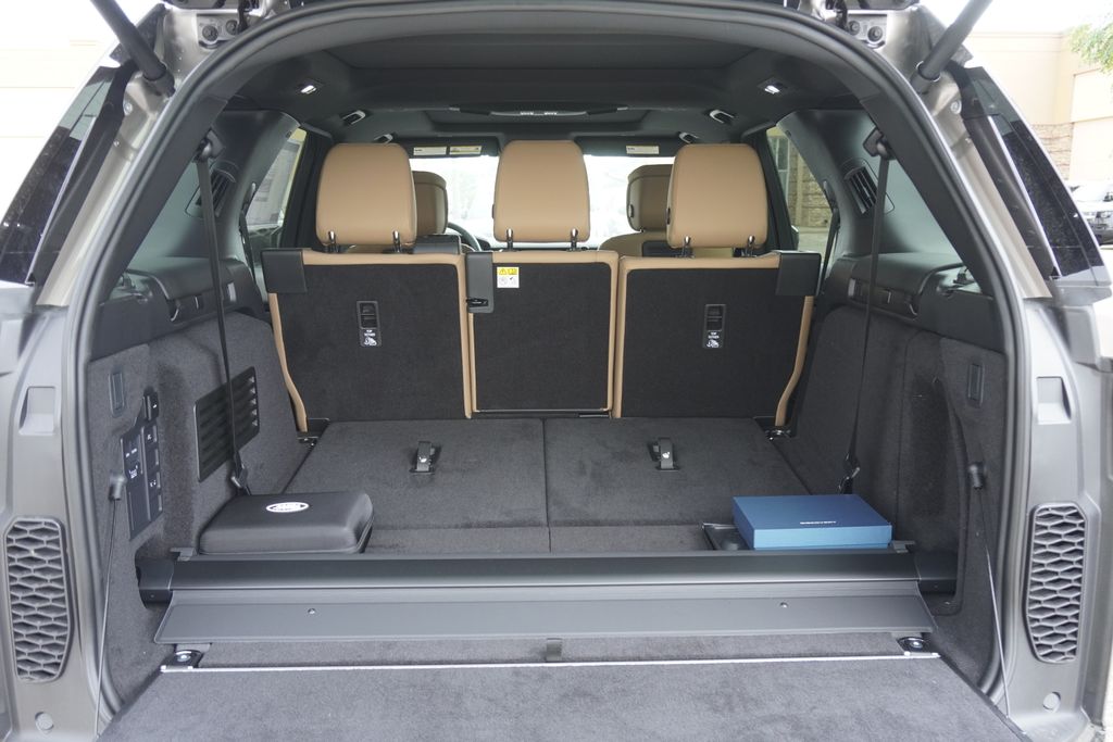2025 Land Rover Discovery SE photo 31