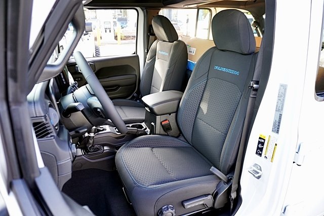 2025 Jeep Wrangler Rubicon 4xe photo 19