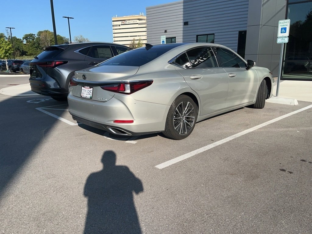 2023 Lexus ES 350 photo 2