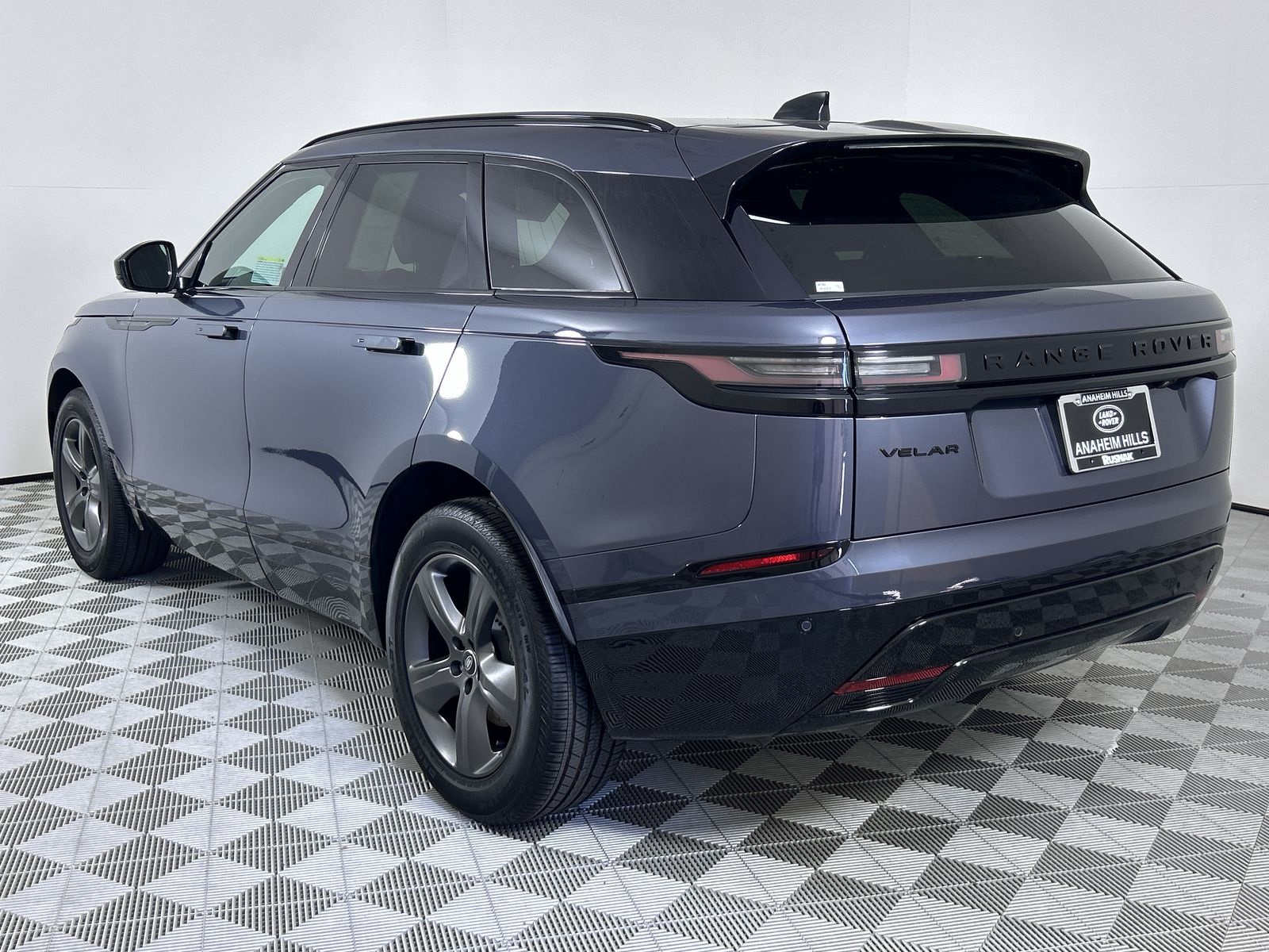 2025 Land Rover Range Rover Velar SE photo 2
