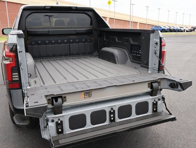2025 Chevrolet Silverado EV RST photo 4