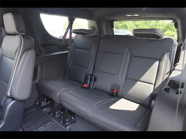 2025 Chevrolet Suburban Premier photo 13