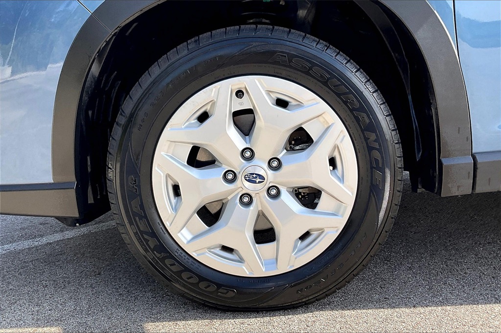 2022 Subaru Forester Base photo 8