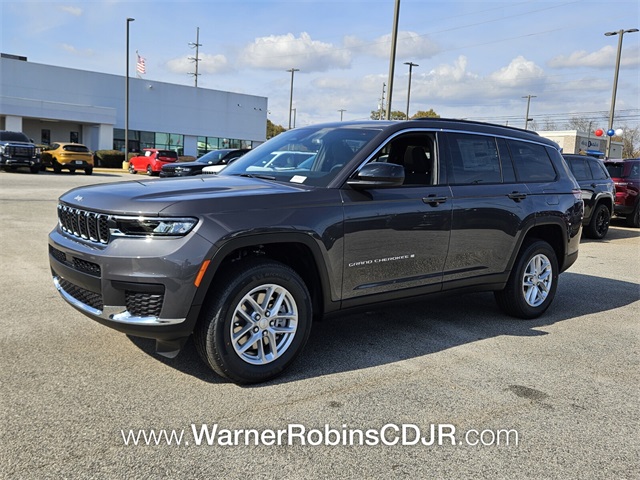 2025 Jeep Grand Cherokee Laredo Altitude photo 3