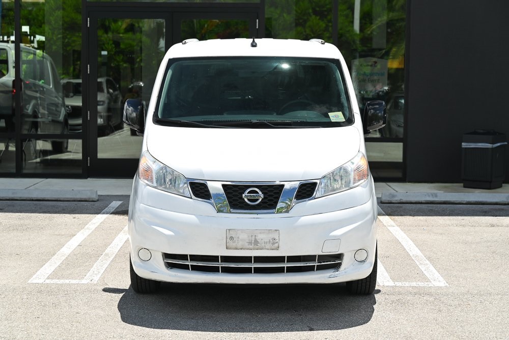 2016 Nissan NV200 SV photo 2