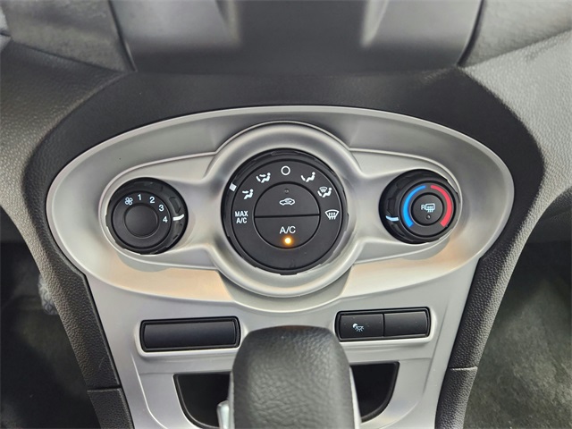 2018 Ford Fiesta SE photo 17