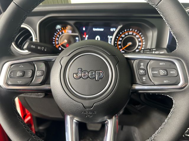 2025 Jeep Wrangler Sahara photo 11