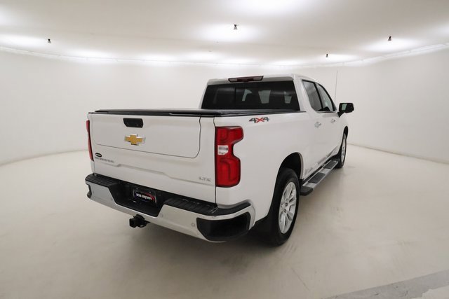 2024 Chevrolet Silverado 1500 LTZ photo 3