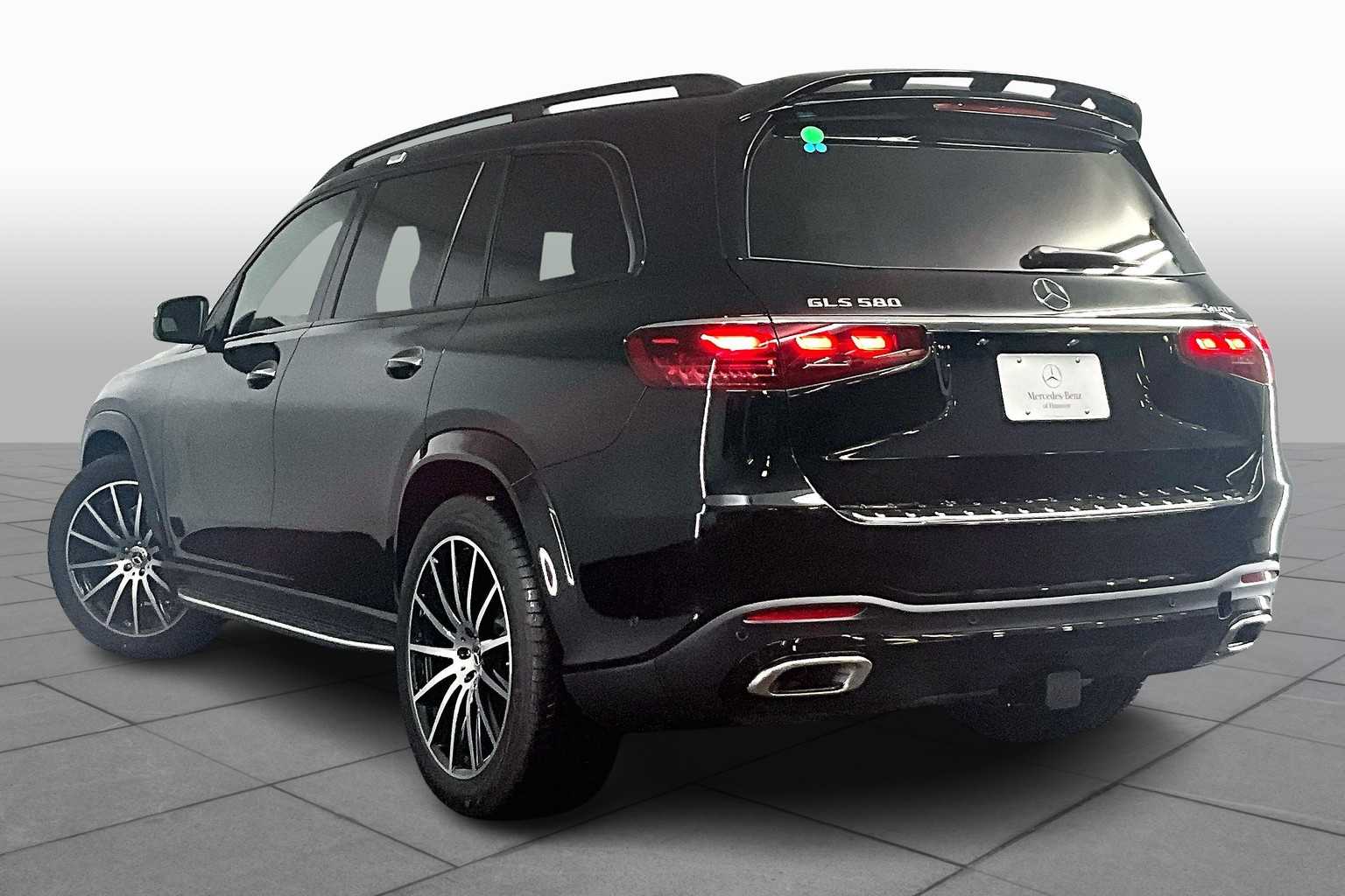 2026 Mercedes Benz GLS 580 4MATIC photo 3