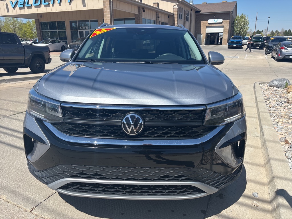 2024 Volkswagen Taos SE photo 2