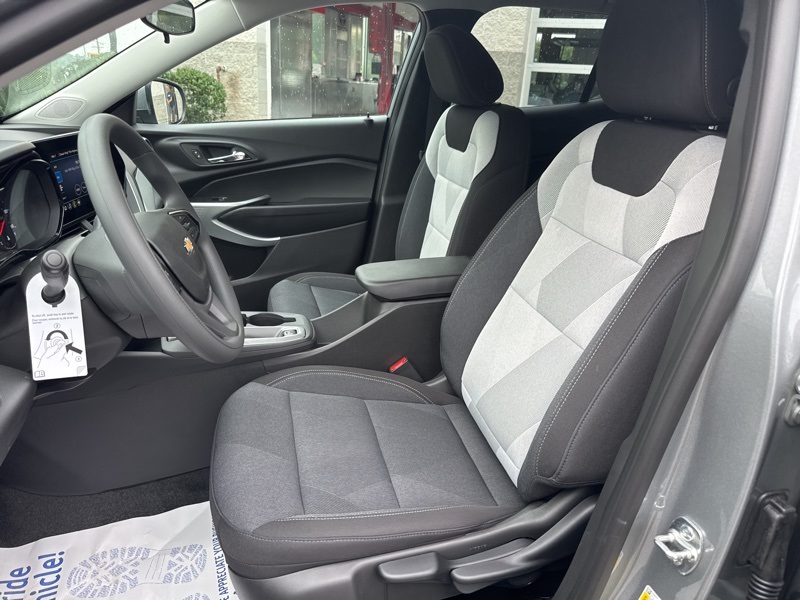 2025 Chevrolet Trax LS photo 15
