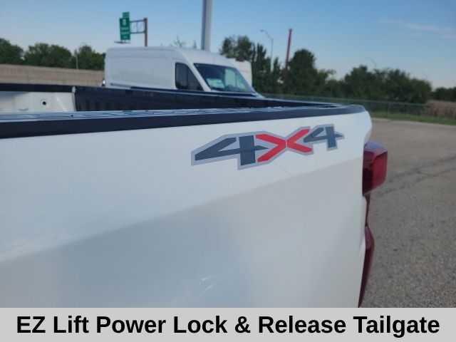 2025 Chevrolet Silverado 1500 LT photo 2